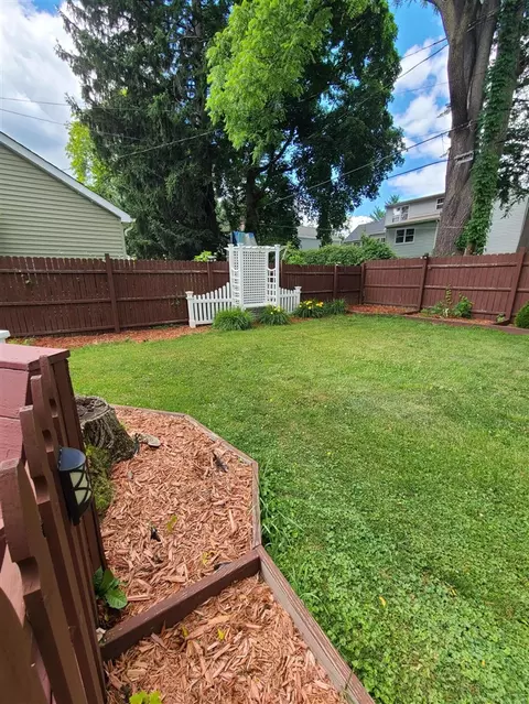 Exterior - 746 Oakridge, Jackson, MI 49203 photo 18 of 18