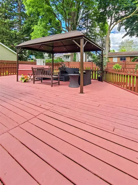 Exterior - 746 Oakridge, Jackson, MI 49203 photo 11 of 18