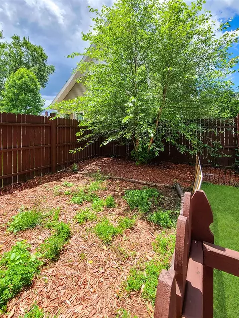 Exterior - 746 Oakridge, Jackson, MI 49203 photo 14 of 18