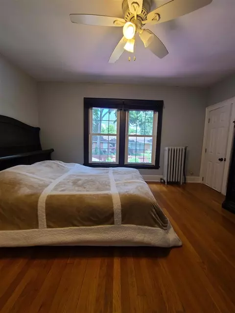 Bedroom - 746 Oakridge, Jackson, MI 49203 photo 4 of 5