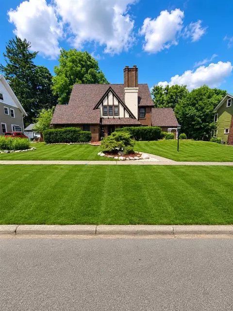 Exterior - 746 Oakridge, Jackson, MI 49203 photo 2 of 18