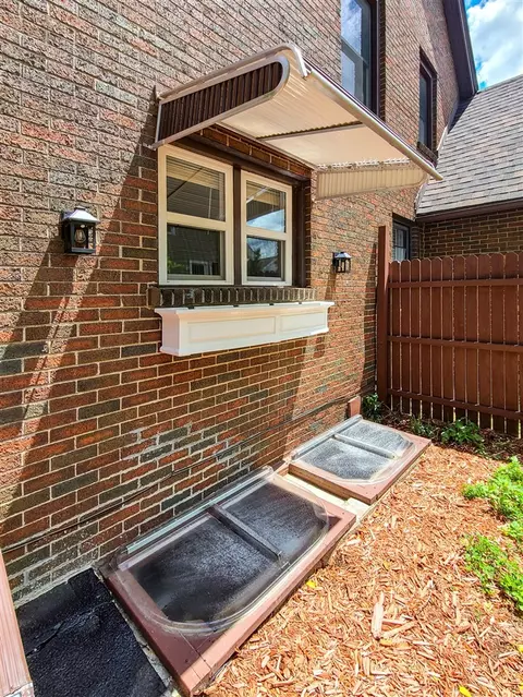 Exterior - 746 Oakridge, Jackson, MI 49203 photo 15 of 18