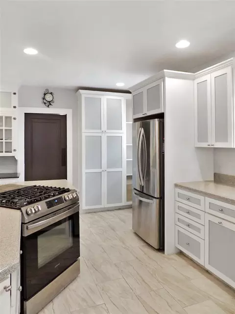 Kitchen - 746 Oakridge, Jackson, MI 49203 photo 4 of 5