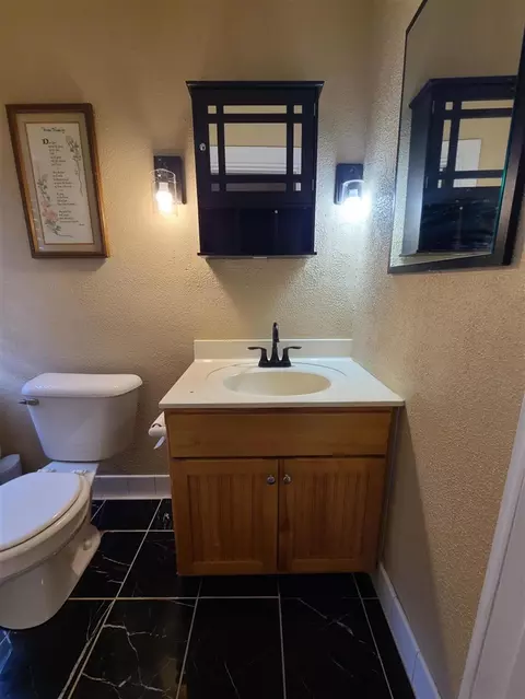Bath - 746 Oakridge, Jackson, MI 49203 photo 5 of 5