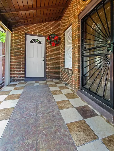 Exterior - 746 Oakridge, Jackson, MI 49203 photo 9 of 18