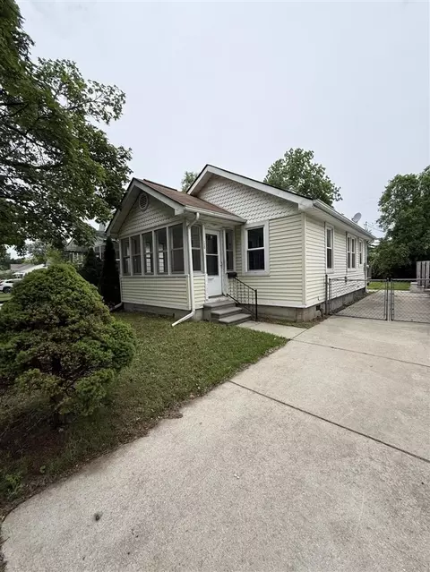 68 W Maxlow, Hazel Park, MI 48030
