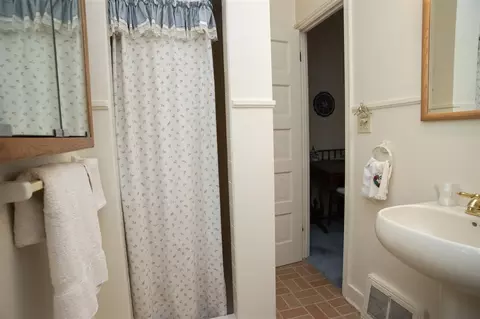 Bath - 112 E Maple, Vicksburg, MI 49097 photo 3 of 5