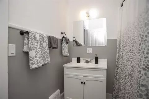 Bath - 112 E Maple, Vicksburg, MI 49097 photo 5 of 5