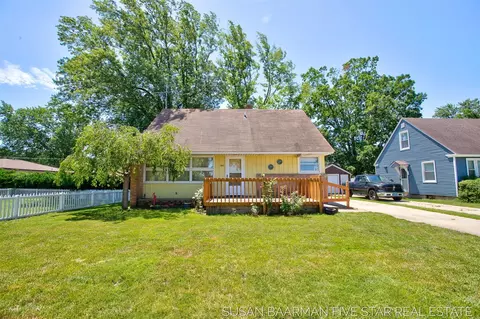 300 W 27th, Holland, MI 49423