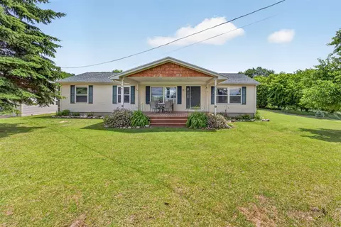 5110 N Cedar Lk, Edmore, MI 48829