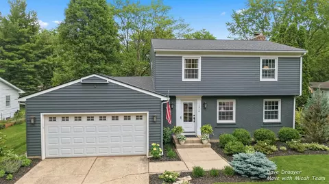 1910 Ridgemoor, Grand Rapids, MI 49506