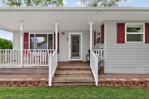 Exterior - 303 W Walnut, Stanton, MI 48888 photo 3 of 14