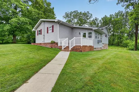 Exterior - 303 W Walnut, Stanton, MI 48888 photo 5 of 14