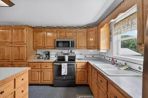 Kitchen - 303 W Walnut, Stanton, MI 48888 photo 2 of 6