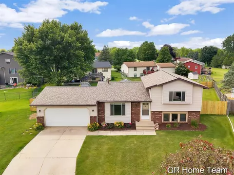 2304 Brookfarm, Grand Rapids, MI 49508