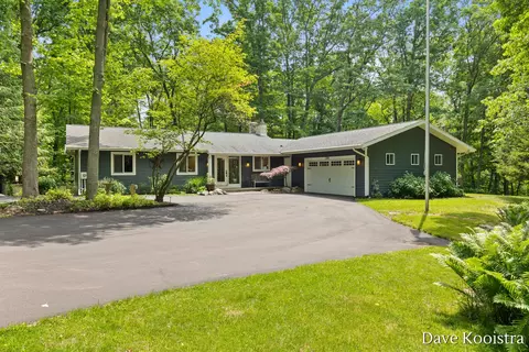 2480 Burton Woods, Grand Rapids, MI 49546