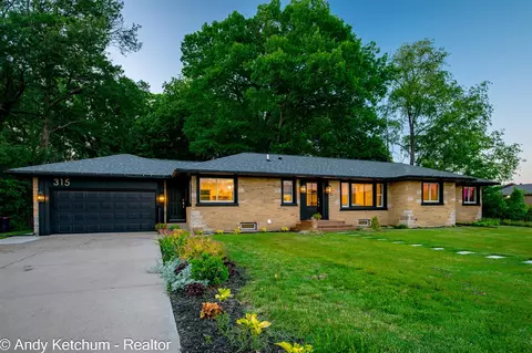 315 W 40th, Holland, MI 49423
