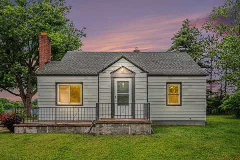 2215 Coolidge, Lansing, MI 48906