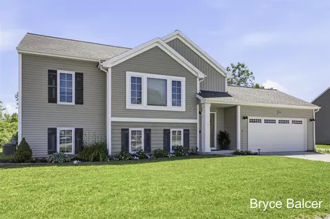338 Vansen, Kent City, MI 49330