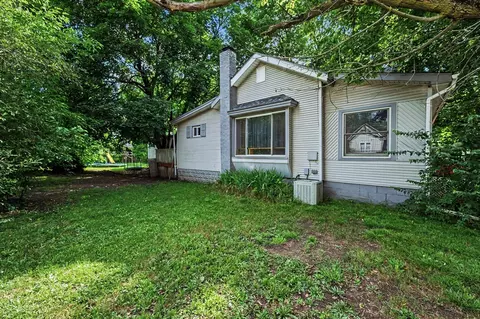 Exterior - 402 W Broadway, Three Rivers, MI 49093 photo 5 of 9