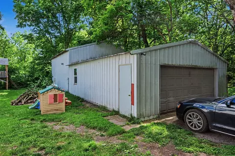 Exterior - 402 W Broadway, Three Rivers, MI 49093 photo 7 of 9