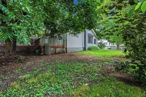 Exterior - 402 W Broadway, Three Rivers, MI 49093 photo 6 of 9