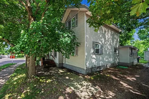 402 W Broadway, Three Rivers, MI 49093
