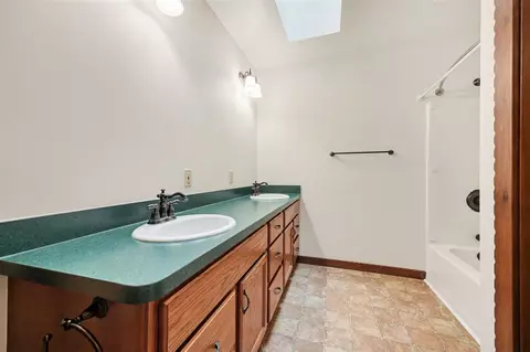 Bath - 655 Auburn, Ada, MI 49301 photo 1 of 4