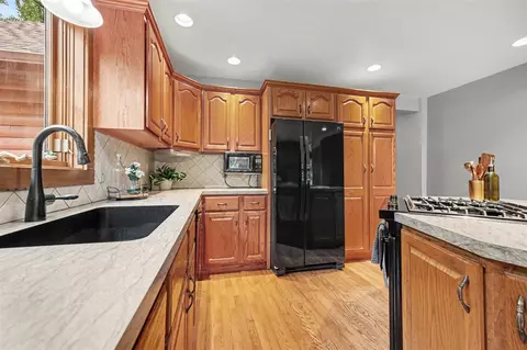 Kitchen - 655 Auburn, Ada, MI 49301 photo 3 of 4