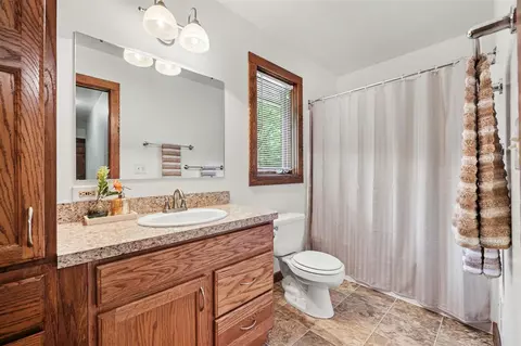 Bath - 655 Auburn, Ada, MI 49301 photo 3 of 4