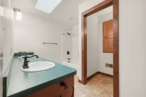 Bath - 655 Auburn, Ada, MI 49301 photo 2 of 4