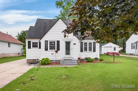 196 E 34th, Holland, MI 49423