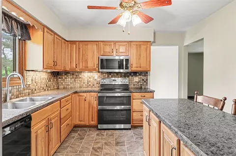 Kitchen - 16791 De, Augusta, MI 49012 photo 2 of 2