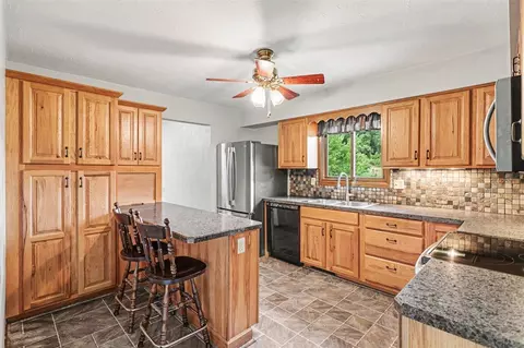 Kitchen - 16791 De, Augusta, MI 49012 photo 1 of 2