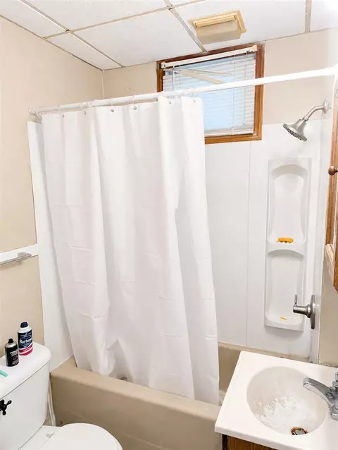 Bath - 504-506 1st, Jackson, MI 49203 photo 3 of 12
