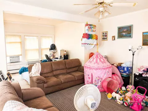 Living - 504-506 1st, Jackson, MI 49203 photo 10 of 11