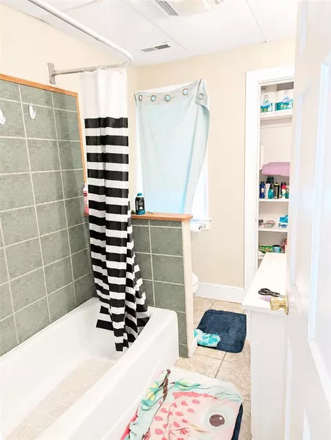 Bath - 504-506 1st, Jackson, MI 49203 photo 11 of 12