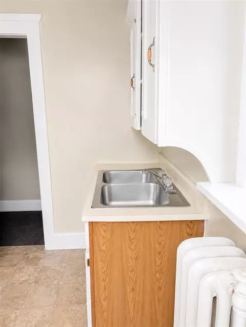 Kitchen - 504-506 1st, Jackson, MI 49203 photo 3 of 18