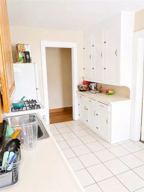 Kitchen - 504-506 1st, Jackson, MI 49203 photo 13 of 18