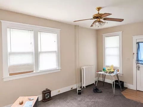 Living - 504-506 1st, Jackson, MI 49203 photo 2 of 11