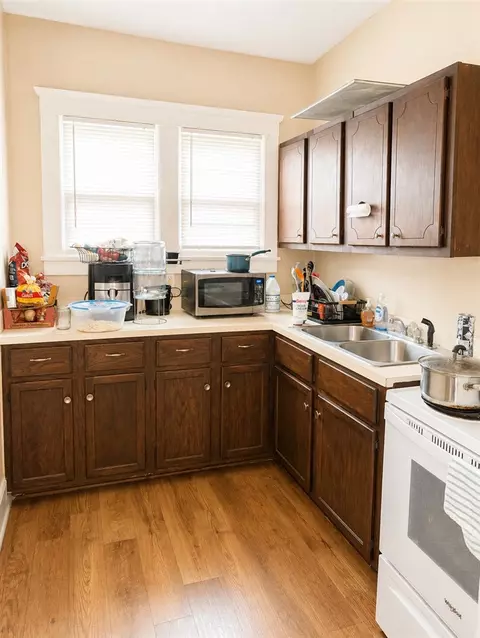 Kitchen - 504-506 1st, Jackson, MI 49203 photo 5 of 18