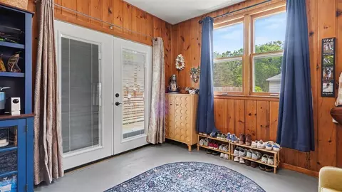 Entry Way - 605 N Pleasant, Jackson, MI 49202 photo 2 of 2