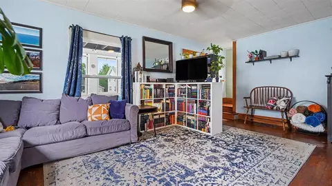 Living - 605 N Pleasant, Jackson, MI 49202 photo 2 of 2