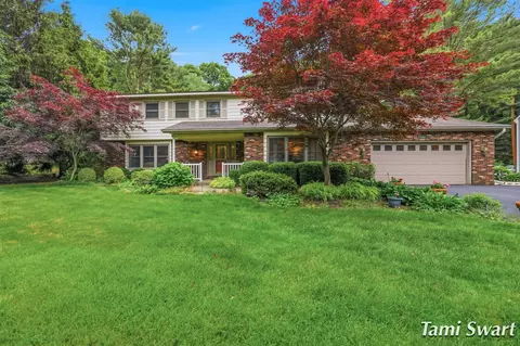 17484 Beech Hl, Grand Haven, MI 49417
