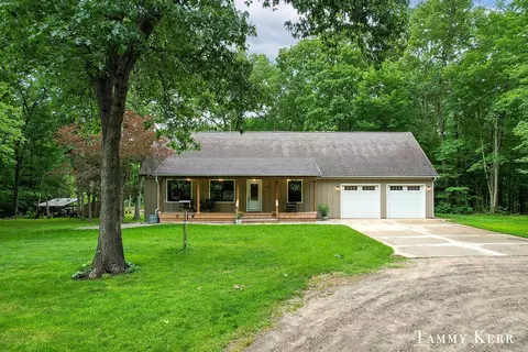 2535 52nd, Fennville, MI 49408