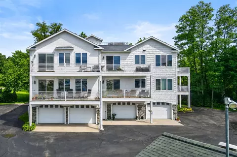 8668 Ellenwood Dr #11, Montague, MI 49437