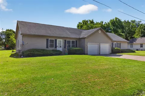 Exterior - 513 19th, Jackson, MI 49203 photo 8 of 10