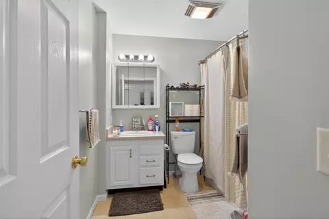 Bath - 513 19th, Jackson, MI 49203 photo 1 of 3