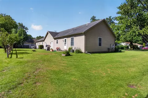 Exterior - 513 19th, Jackson, MI 49203 photo 6 of 10