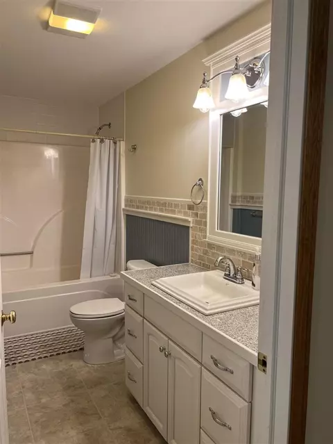 Bath - 23568 Bohn, Belleville, MI 48111 photo 7 of 9